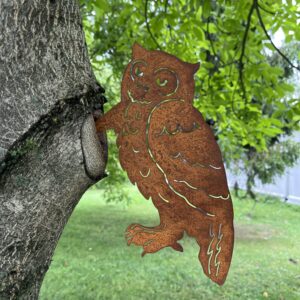 Edelrost Eule mit Baumspieß