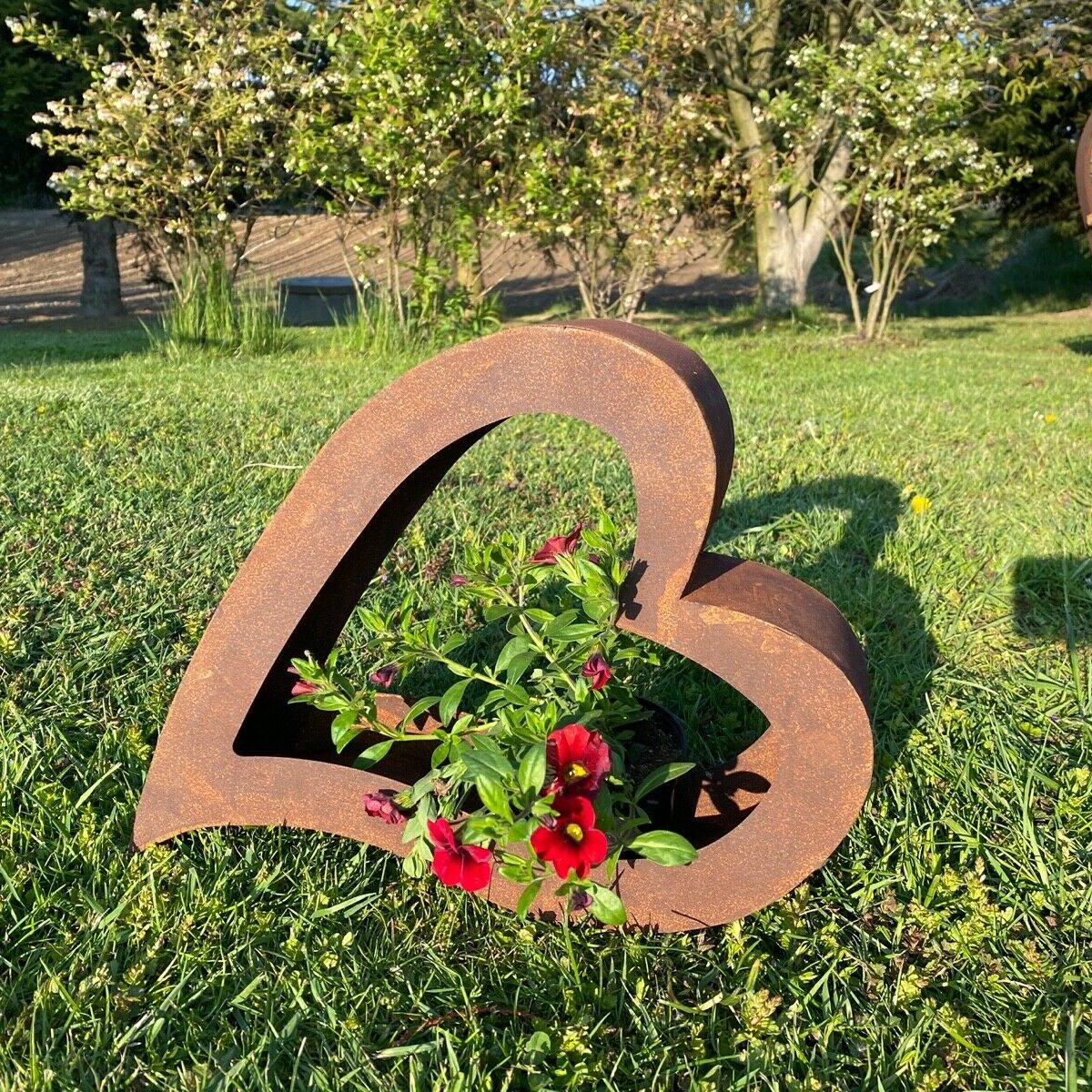 Edelrost Herz zum Hängen Herz aus Metall Gartendeko Garten Terrasse Pflanzschale 