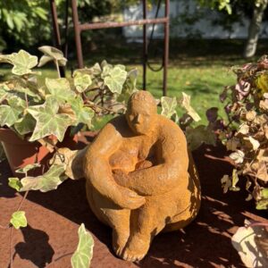 Sitzende Dicke Dame Gusseisen Edelrost 16,5 cm Frauenfigur Gartendekoration