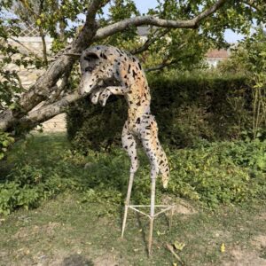 Springender Fuchs aus Metall – außergewöhnliche Gartendekoration in Rostoptik