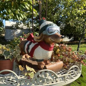 Dackel auf Snowboard 50 cm Kunststoff Weihnachtsdeko Hund Winterfigur Gartendeko